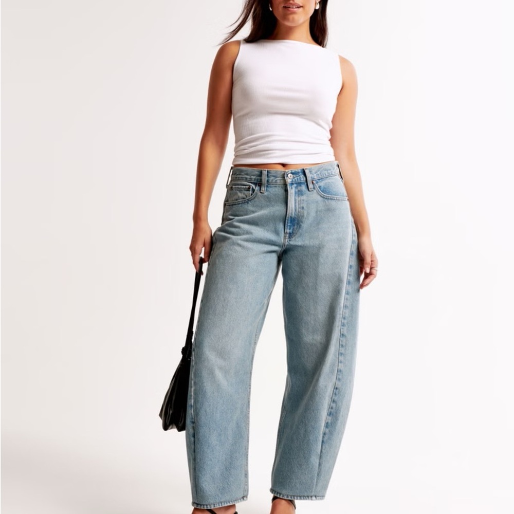 Abercrombie & Fitch Barrel Leg Light Wash Jeans Mid Rise